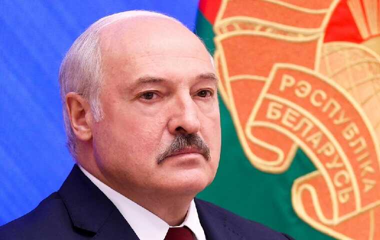 Лукашенко стремится снять западные санкции через помилования