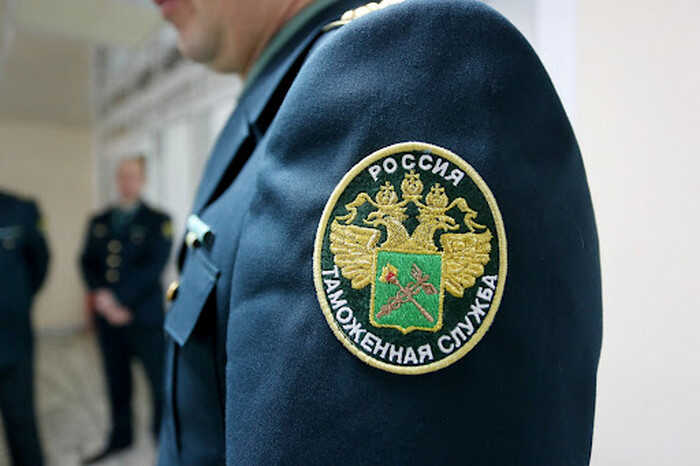 Петербургские таможенники изъяли 50 кг кокаина, спрятанного в контейнерах с бананами