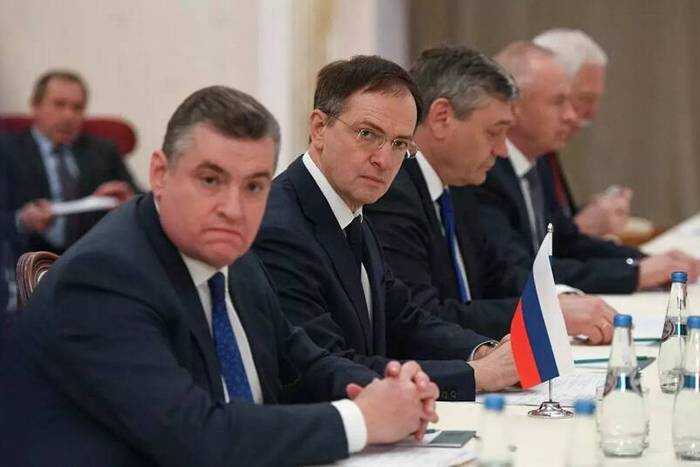 Российская переговорная группа во главе с Мединским прибыла в Турцию