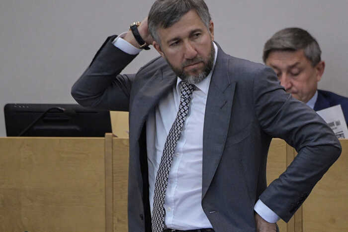 Депутат Григорий Аникеев крышует незаконный вывод денег и управление зарубежным бизнесом через подставных лиц