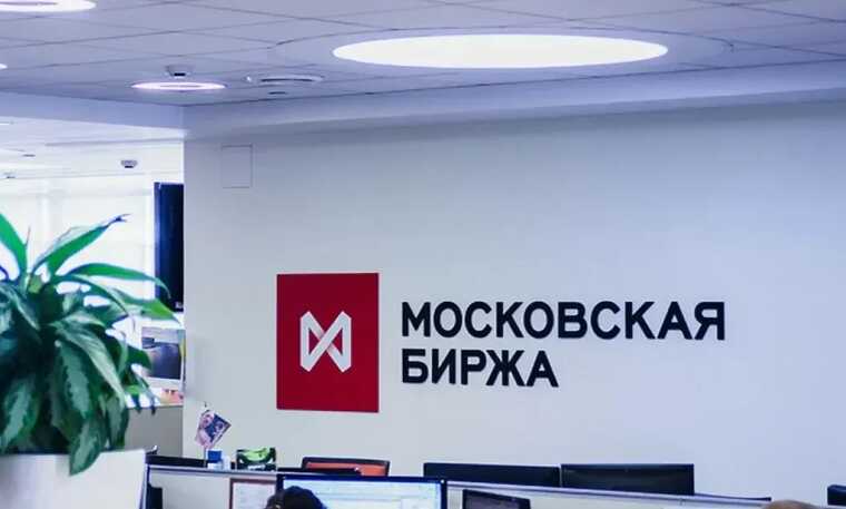 Индекс Московской биржи потерял 124 миллиарда рублей за один день на фоне неопределенности вокруг мирного процесса в Украине